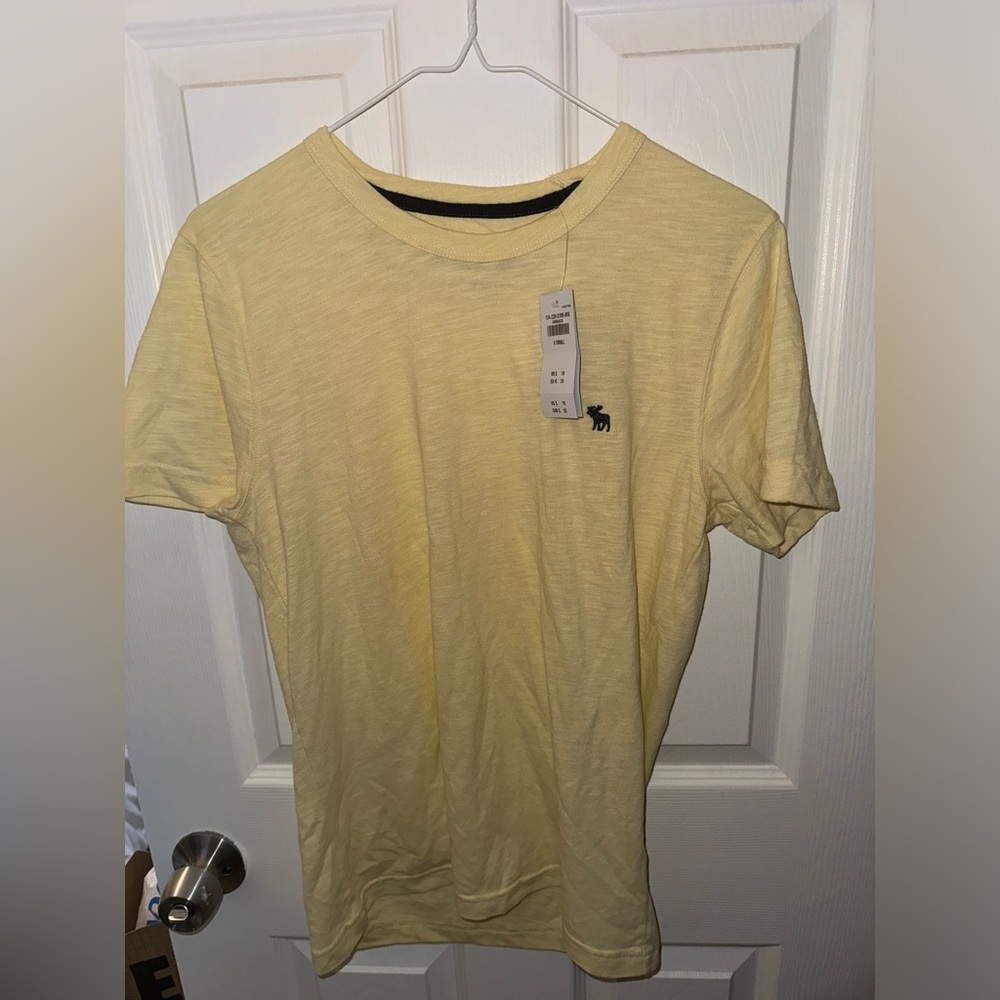 NEW YELLOW XS ABERCROMBIE SOFT TEE